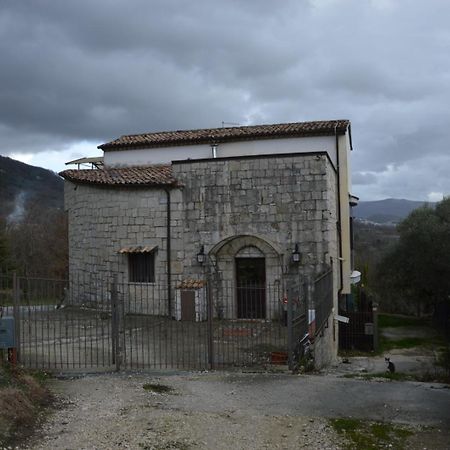 Casale Di Pesche Bed & Breakfast Exterior photo